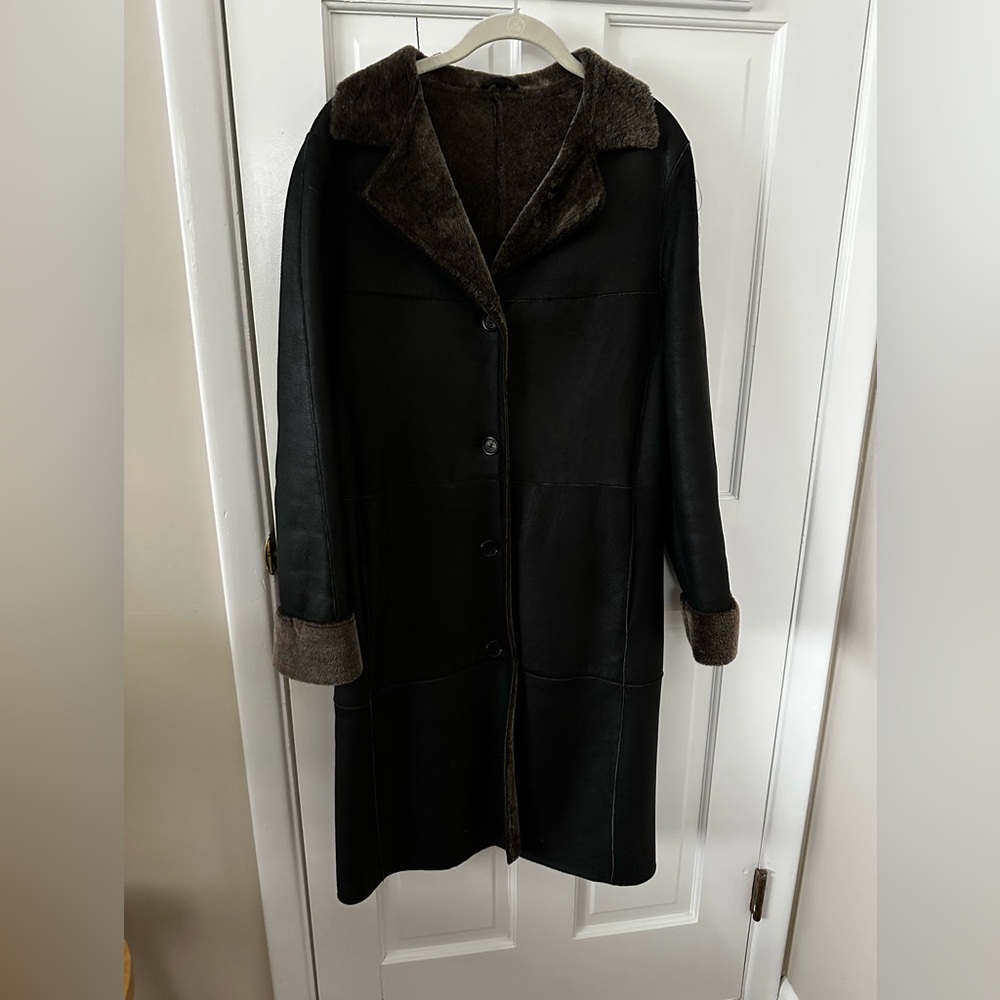 BURBERRY WOMENS LEATHER SHEARLING LONG COAT.